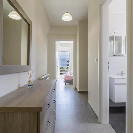 Enchanted Sunlit Retreat 1 *