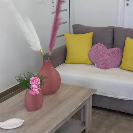 Enchanted Sunlit Retreat 1 Ίσθμια