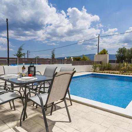 Enchanted Sunlit Retreat 1 Ίσθμια