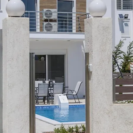 Enchanted Sunlit Retreat 1 *