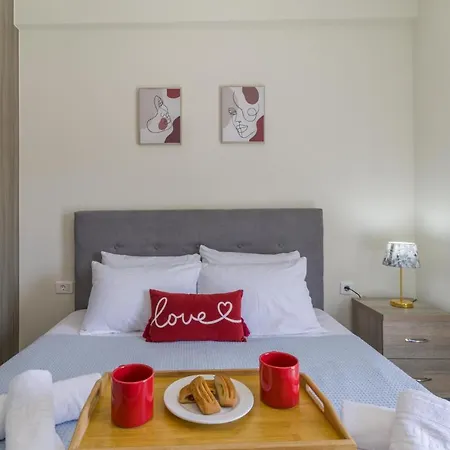 Enchanted Sunlit Retreat 1 Ίσθμια