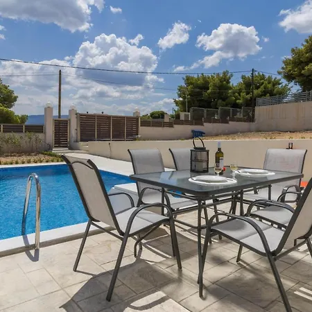 Enchanted Sunlit Retreat 1 Ίσθμια