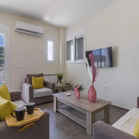 Enchanted Sunlit Retreat 1 Ίσθμια