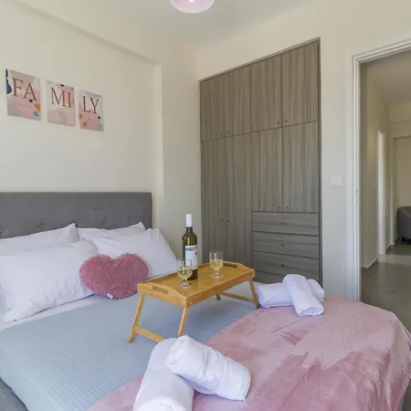 Enchanted Sunlit Retreat 1 Ίσθμια