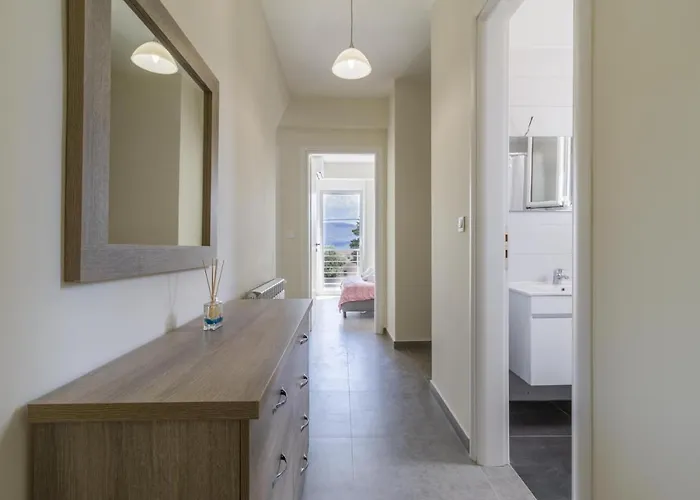 Enchanted Sunlit Retreat 1 *