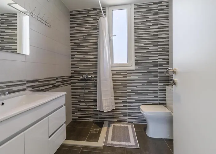 فيلة Enchanted Sunlit Retreat 1 *