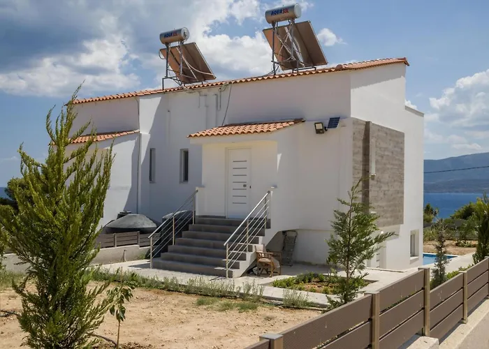 Enchanted Sunlit Retreat 1 *