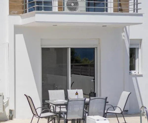 Enchanted Sunlit Retreat 1 *