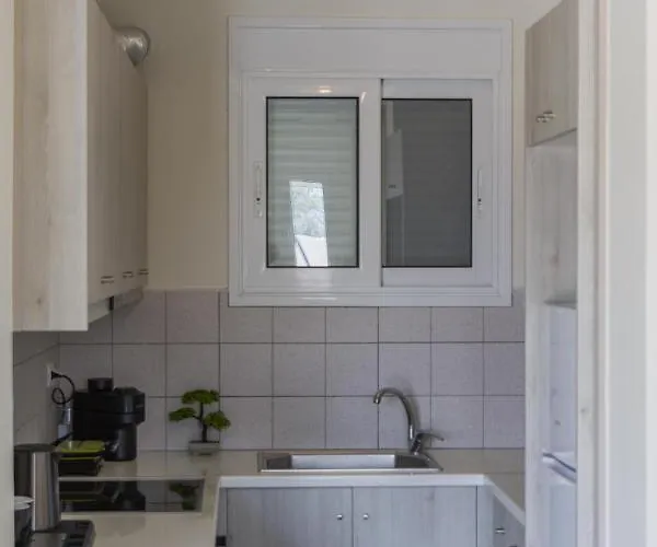 فيلة Enchanted Sunlit Retreat 1 *