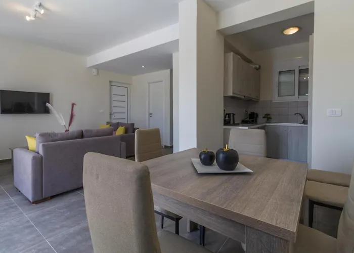 Enchanted Sunlit Retreat 1 إسثْمِيا