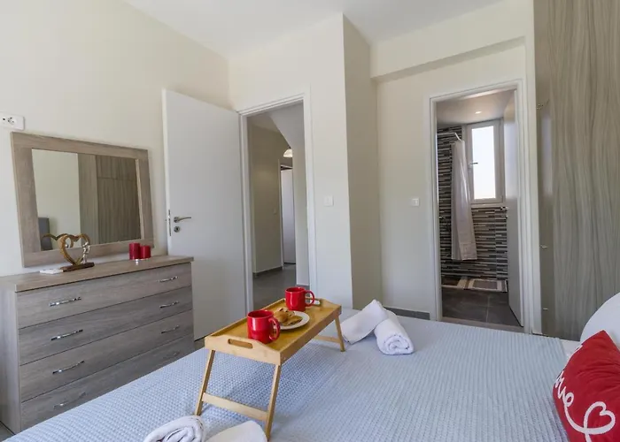 Enchanted Sunlit Retreat 1 فيلة