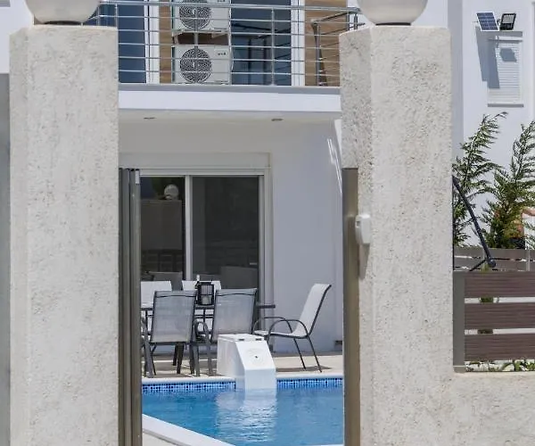 Enchanted Sunlit Retreat 1 *