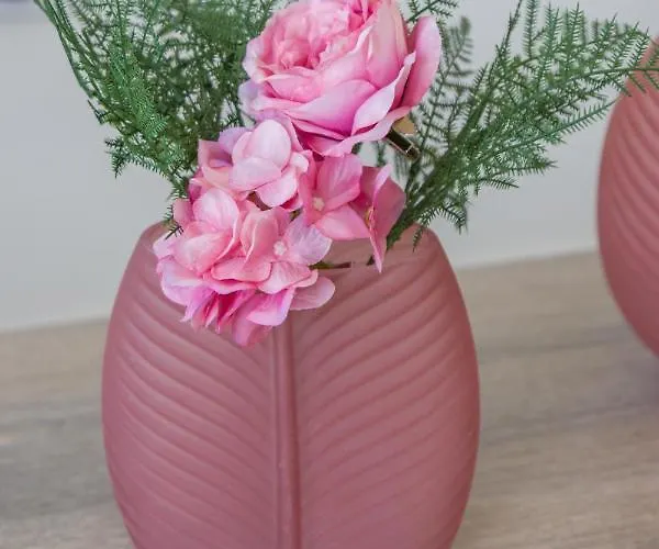 فيلة Enchanted Sunlit Retreat 1 *