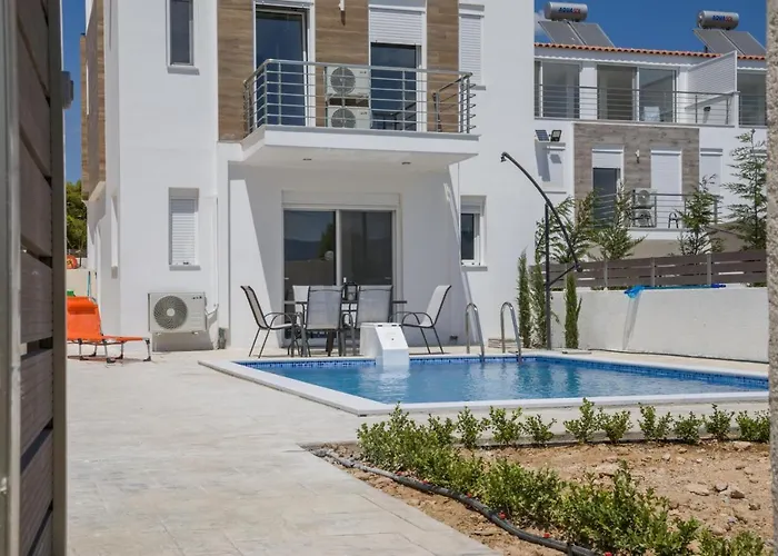 Enchanted Sunlit Retreat 1 فيلة إسثْمِيا