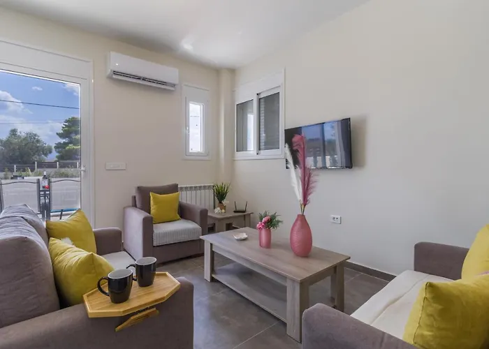 Enchanted Sunlit Retreat 1 إسثْمِيا